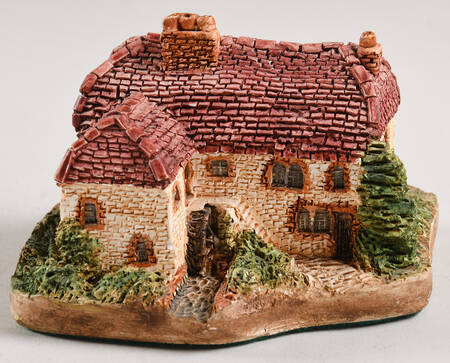 English Cottages Sussex Mill-Ver 1 (28 Windows) - With Box Bx383