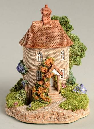 English Cottages Tea Caddy Cottage - Boxed