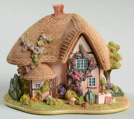 English Cottages Toffee Apple - With Box Bx349
