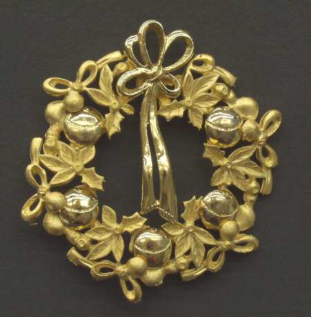 Lunt Christmas Ornament Gold Wreath - Boxed