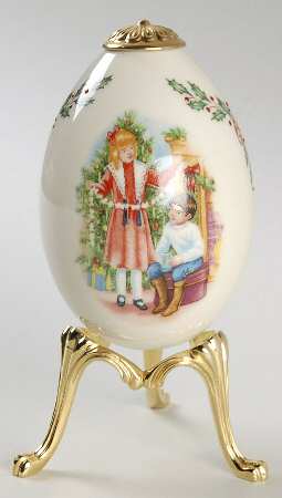 China Treasures Holiday Egg Caroling & Decorating The Tree - Boxed