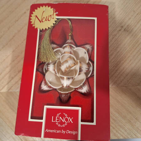 Lenox Christmas Ornament All Wrapped Up - With Box Bx348
