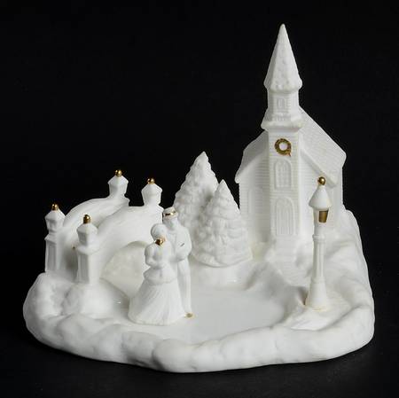 Musical Christmas Figurines Skater's Pond - Boxed