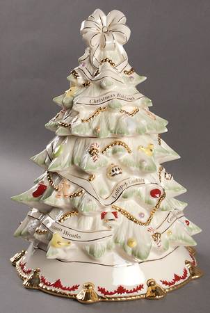 Lenox Christmas Figurine A Sweet Family Cookie Jar - Boxed