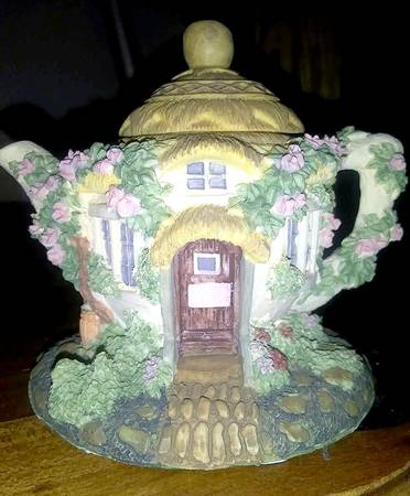 Tea Garden Cottages Rose Cottage - Boxed