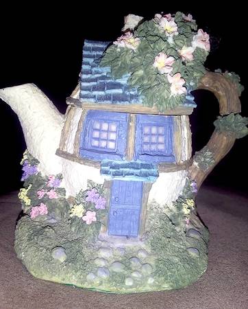 Tea Garden Cottages Blossom Cottage - Boxed