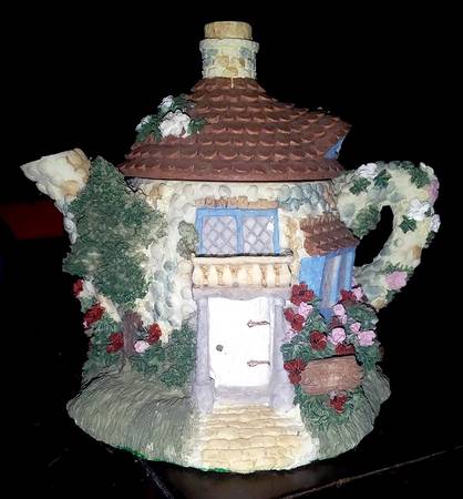 Tea Garden Cottages Poppy Cottage - Boxed