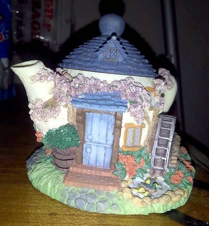 Tea Garden Cottages Wisteria Cottage - Boxed