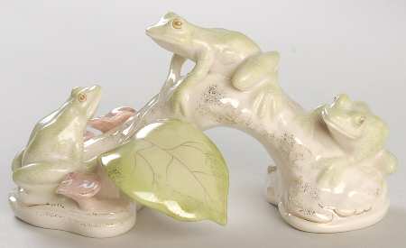 Classic Ivory Animals Lazy Day Frogs - No Box