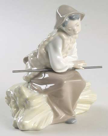 5700 Group Nativity Shepherd Girl - Boxed