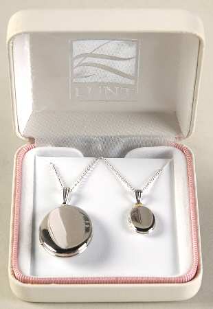 Lunt Silver Jewelry Mother 18"/Child 15" Locket Set-Oval - With Box