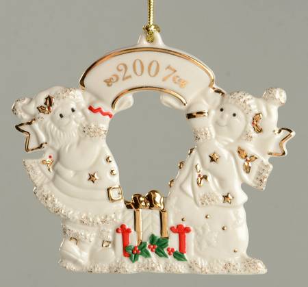 A Year To Remember Ornament 2007-Santa & Mrs Claus - Boxed