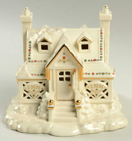 Mistletoe Park Village Inn - Boxed