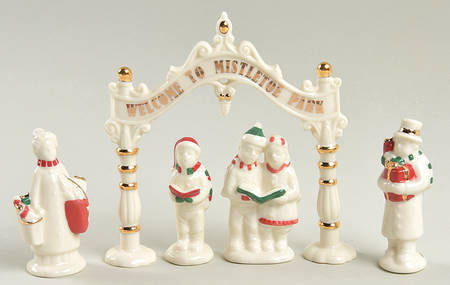 Mistletoe Park Village Carolers/Shoppers/Welcome Sign - Boxed