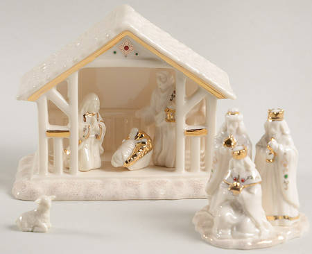 Mistletoe Park Village Park Manger Set- 6 Pc - With Box