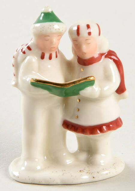 Mistletoe Park Village Couple With Music - No Box