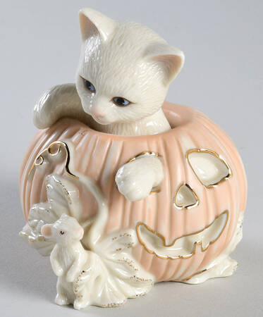 Classic Cat Collection Halloween Cat-Cat With Mouse In Pumpkin - Boxed