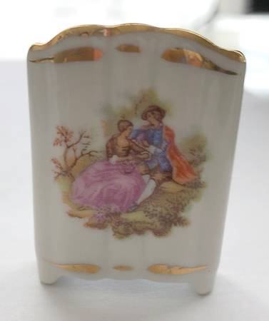 Limoges Miniature Figurines & Giftware Armoire-Courting - No Box