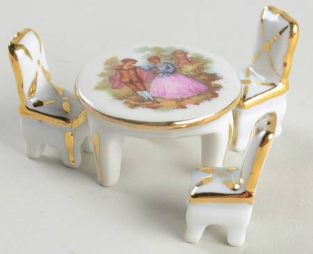 Limoges Miniature Figurines & Giftware Table-Round With 3 Chairs - No Box