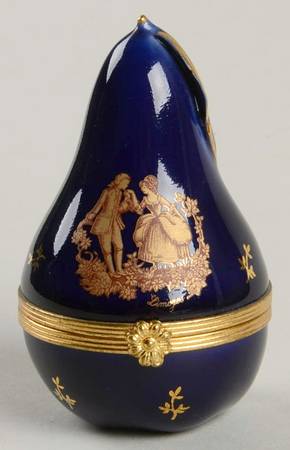 Limoges Miniature Figurines & Giftware Pear Box-Courtship - No Box
