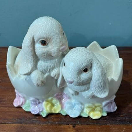 Easter Figurines Bunnies In Eggshell - Boxed