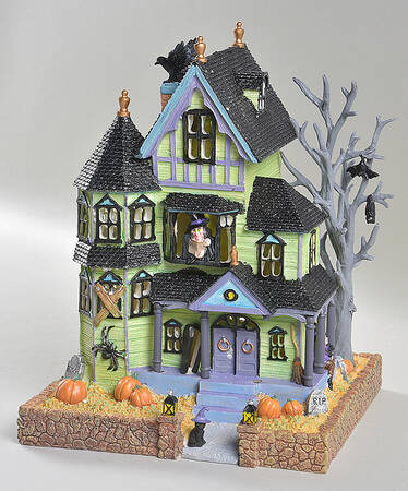 Halloween Figurines Halloween Haunted Lighted House - No Box