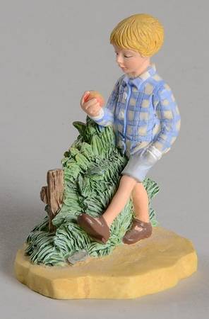 Winnie the Pooh Thimble Collection Christopher Robin Eating Apple - Boxed