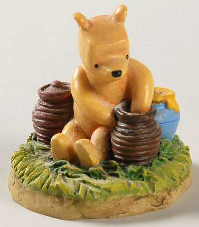 Winnie the Pooh Thimble Collection Pooh With Hunny Pot - Boxed