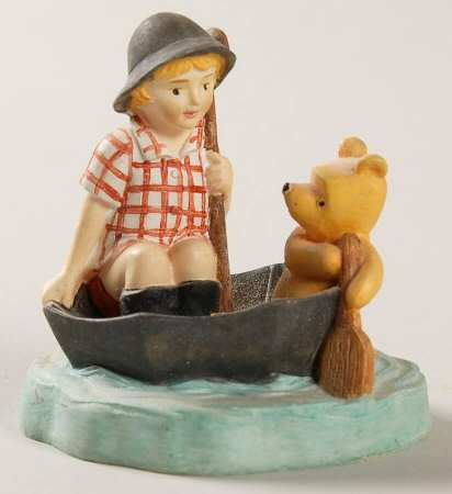 Winnie the Pooh Thimble Collection Cristopher Robin & Pooh In Umbrella - Boxed