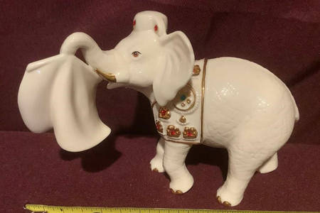 Royal Court Elephants Spain-Male - No Box