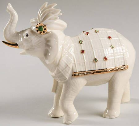 Royal Court Elephants Highland-Female - No Box