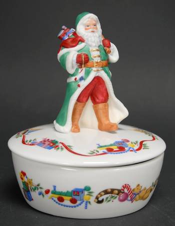 Lenox Music Boxes Victorian Santa - Boxed