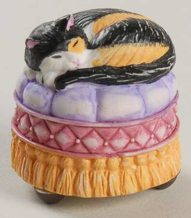 Victorian Parlor Kitten Thimbles Calico Asleep On Footstool - Boxed