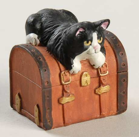 Victorian Parlor Kitten Thimbles Black & White In A Streamer Trunk - Boxed