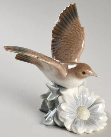 Birds Fluttering Nightingale - No Box