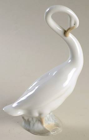 Birds Swan Bending Neck - No Box