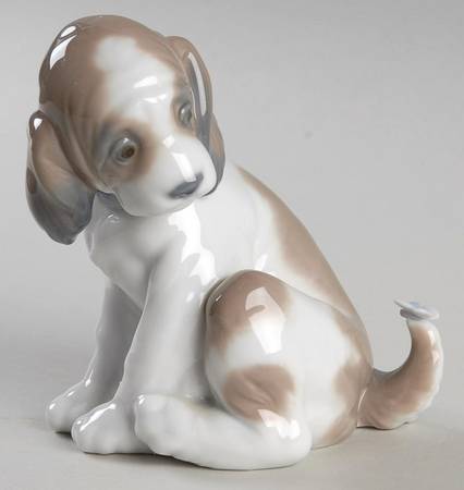 Animals-Domestic Gentle Surprise-Dog With Butterfly On Ta - Boxed