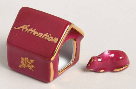 Limoges Castel Figurines Red House-Dog Chein Mechant - No Box