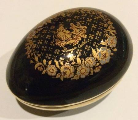 Limoges Castel Figurines Egg Box-Amour Fidele - No Box