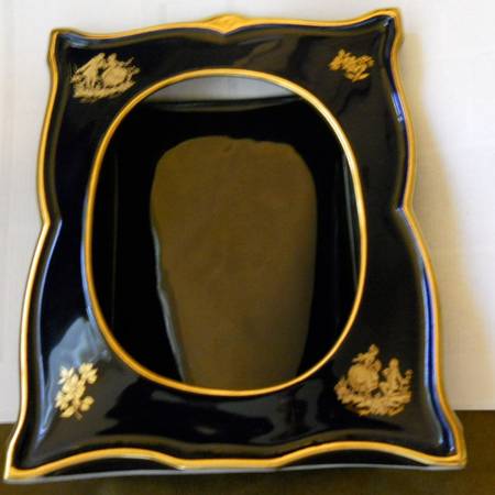 Limoges Castel Figurines 8' Frame - No Box