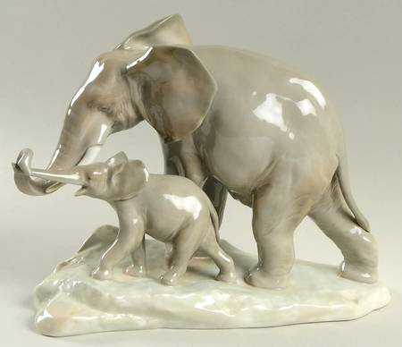 Animals-Wild Maternal Elephant - No Box