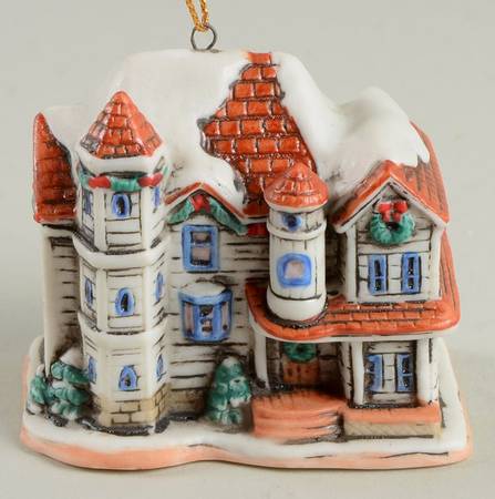 Colonial Village Ornaments Victoria House - Boxed