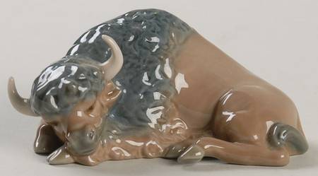 Miniature Animals Mini Bison Resting - No Box