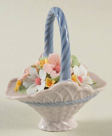 Floral Sculptures A Basket Of Blossoms - Boxed