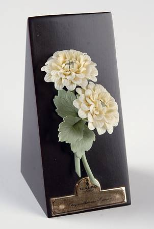 Floral Sculptures Chrysanthemum On Base - Boxed