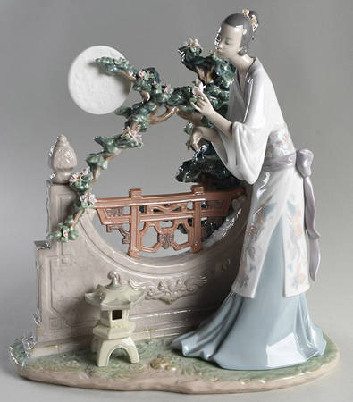 Asian Inspiration Oriental Moon - With Box 53