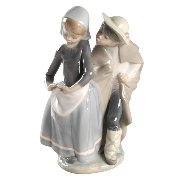 Romance (Couples) Little Couple Kissing - No Box