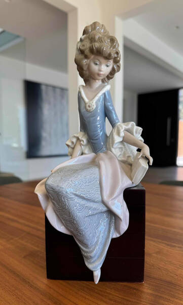 Young Women Princess Sitting - With Box