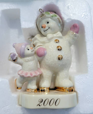 Snowman Family Skating Lesson - Boxed