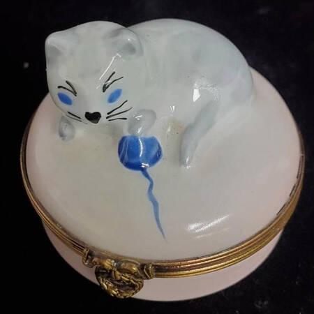 Limoges Boxes White Cat With Ball Of String - No Box